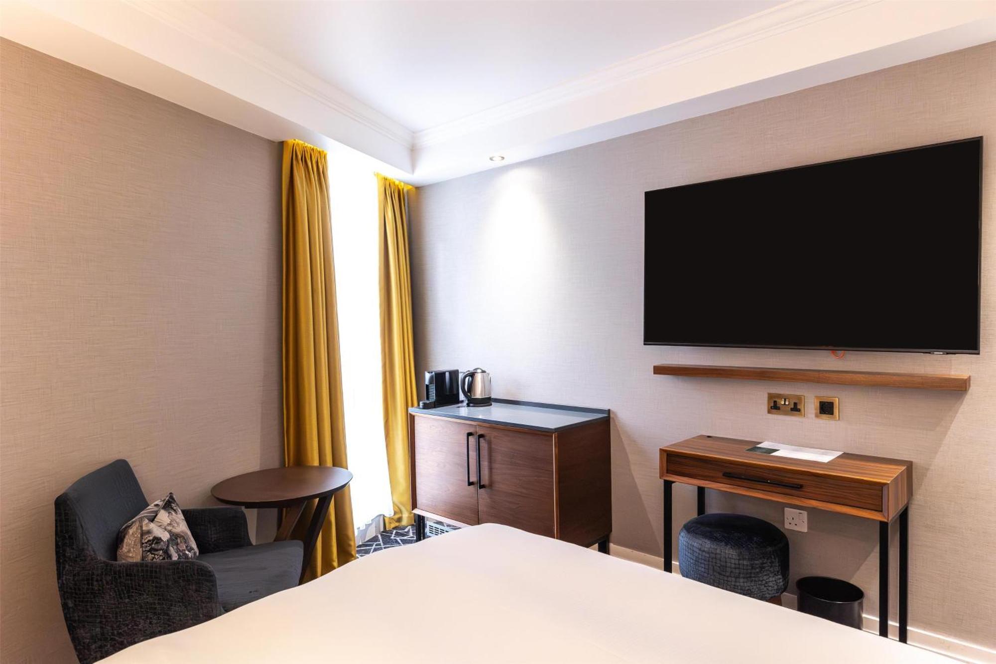 100 Queen's Gate London, Curio Collection By Hilton London