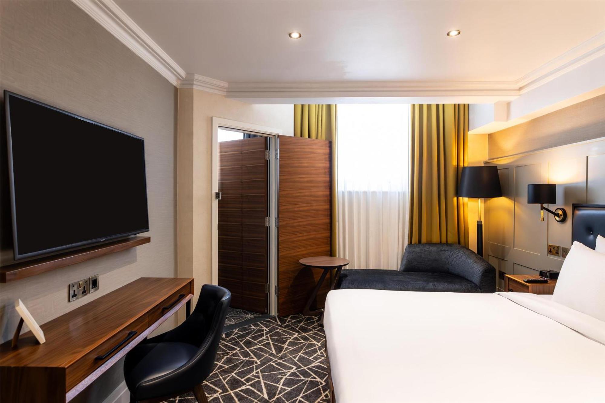 100 Queen's Gate London, Curio Collection By Hilton Hotel London